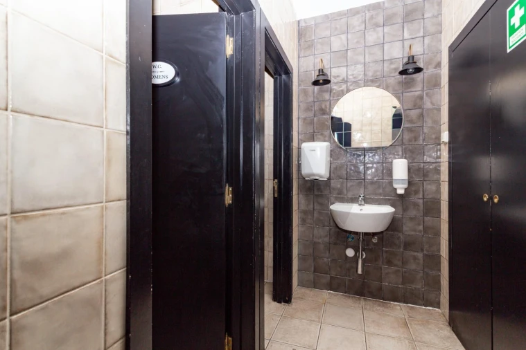 Loja para Arrendamento em Almada, Cova da Piedade, Pragal e Cacilhas Foto 12