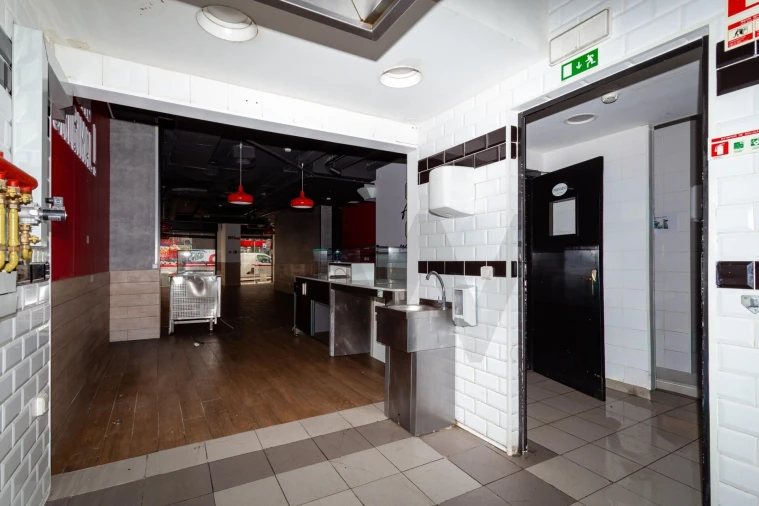 Loja para Arrendamento em Almada, Cova da Piedade, Pragal e Cacilhas Foto 8