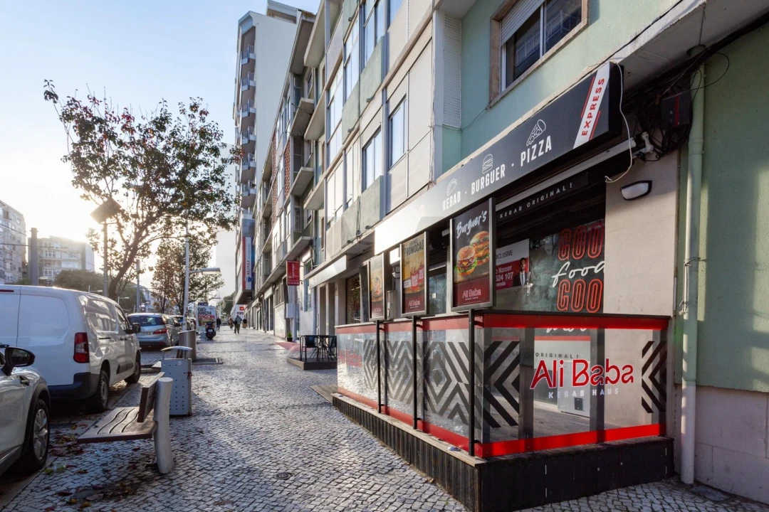 Loja para Arrendamento em Almada, Cova da Piedade, Pragal e Cacilhas Foto 19