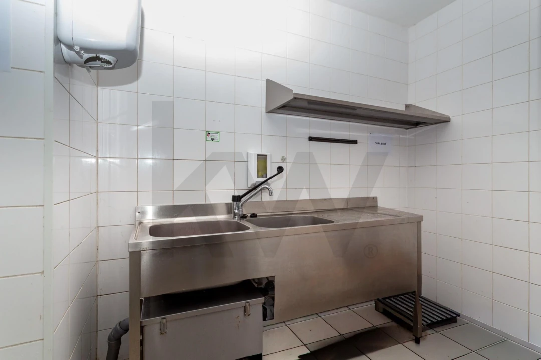 Loja para Arrendamento em Almada, Cova da Piedade, Pragal e Cacilhas Foto 10
