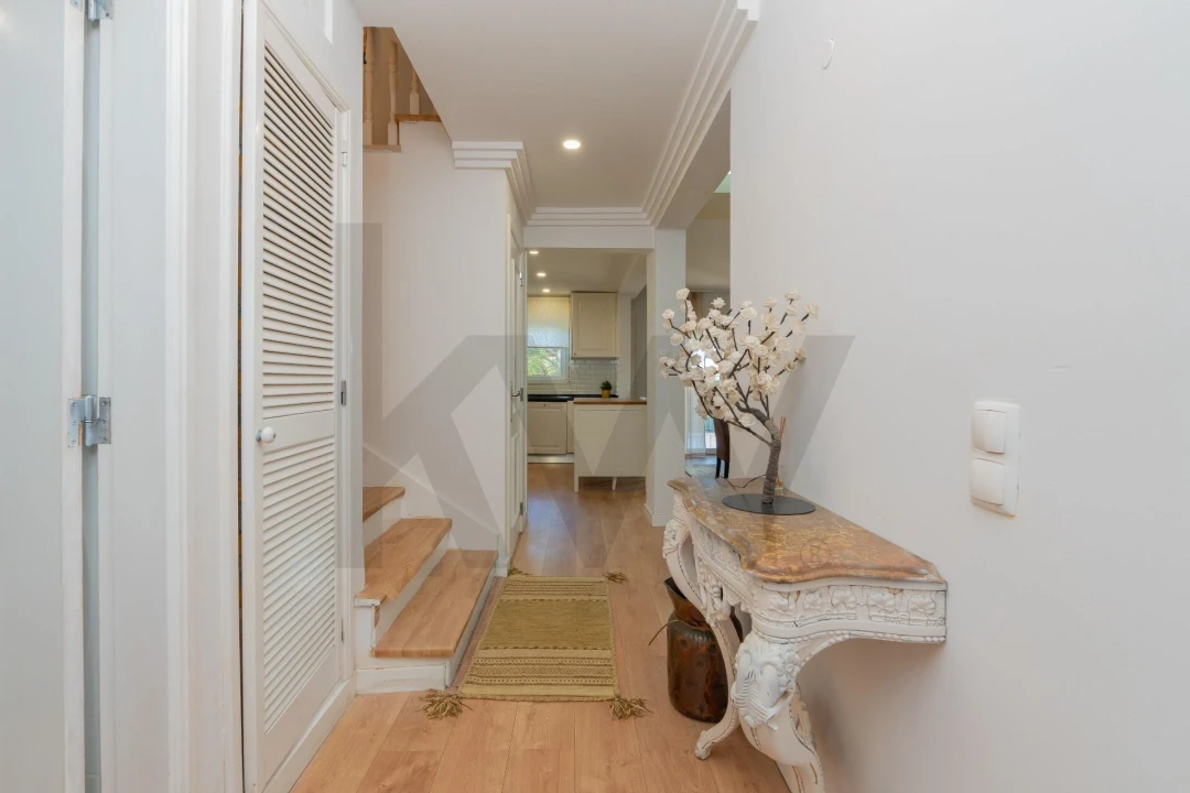 Moradia T4 para Venda em Almargem do Bispo, Pêro Pinheiro e Montelavar Foto 4