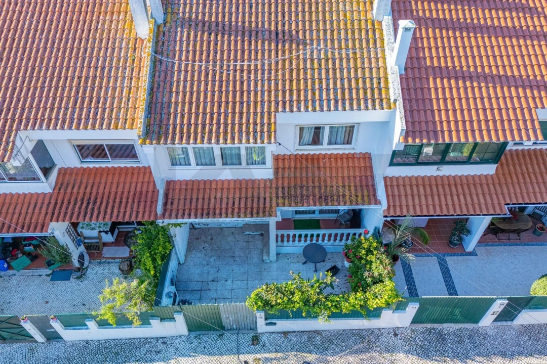 Moradia T4 para Venda em Almargem do Bispo, Pêro Pinheiro e Montelavar Foto 42