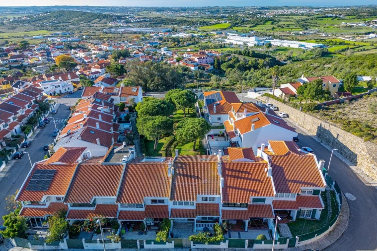 Moradia T4 para Venda em Almargem do Bispo, Pêro Pinheiro e Montelavar Foto 1