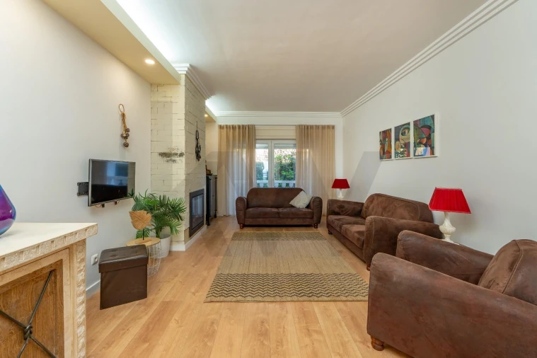 Moradia T4 para Venda em Almargem do Bispo, Pêro Pinheiro e Montelavar Foto 8