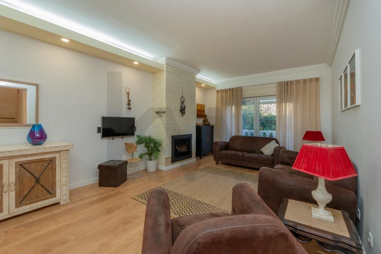 Moradia T4 para Venda em Almargem do Bispo, Pêro Pinheiro e Montelavar Foto 6