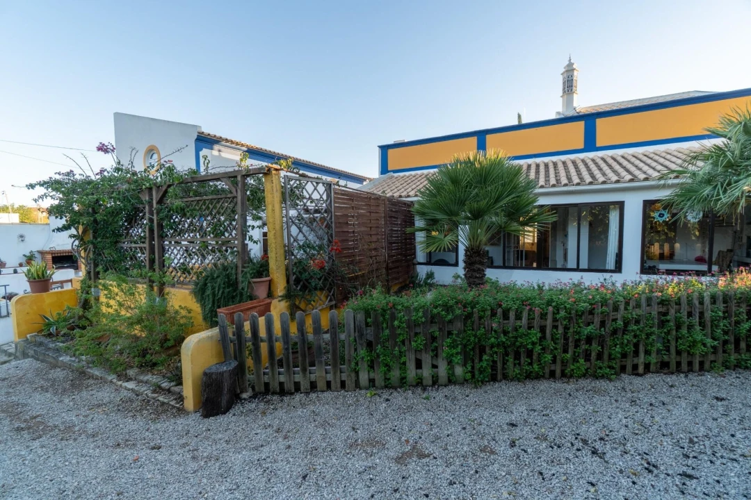 Moradia T4 para Venda em Santa Barbara de Nexe Foto 35