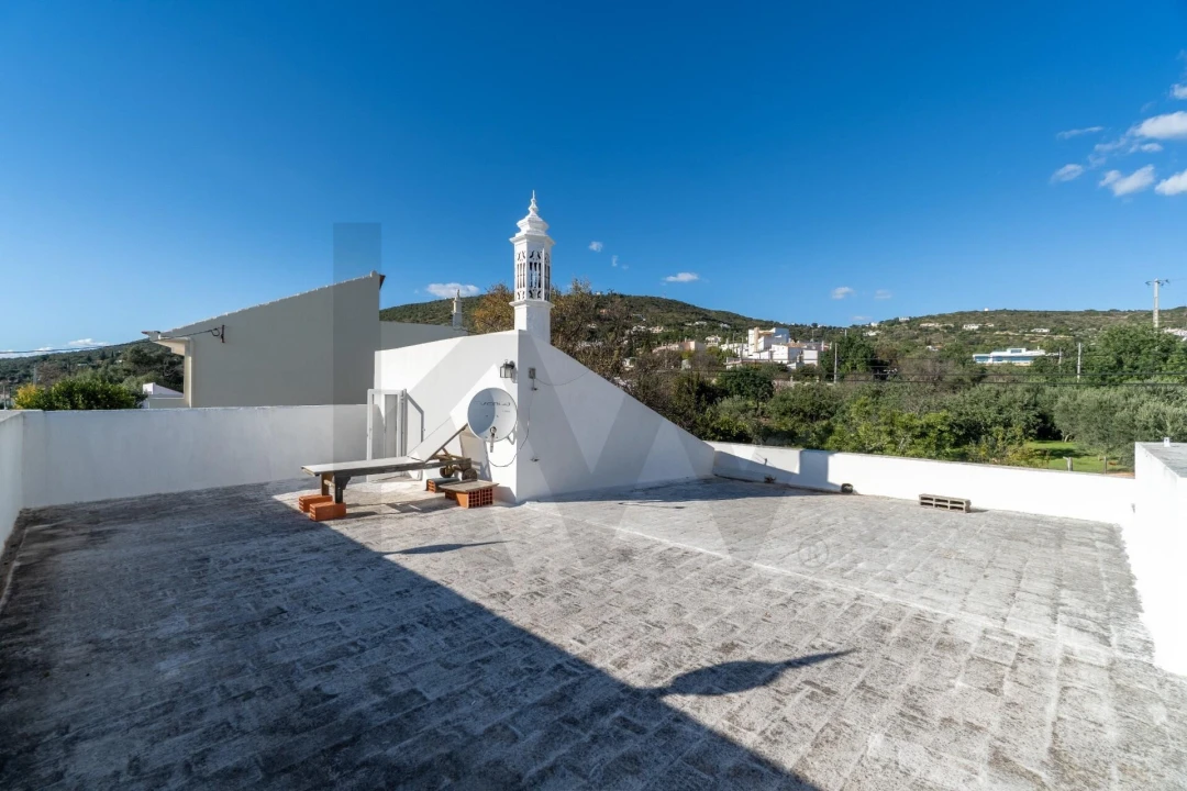 Moradia T4 para Venda em Santa Barbara de Nexe Foto 29