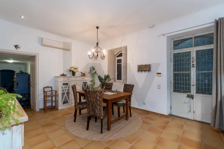 Moradia T4 para Venda em Santa Barbara de Nexe Foto 4