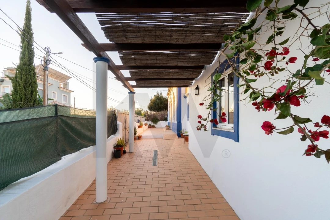 Moradia T4 para Venda em Santa Barbara de Nexe Foto 30