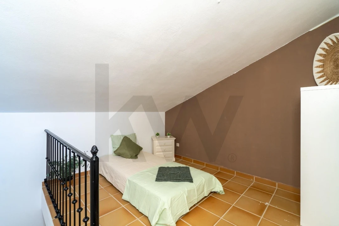 Moradia T4 para Venda em Santa Barbara de Nexe Foto 16