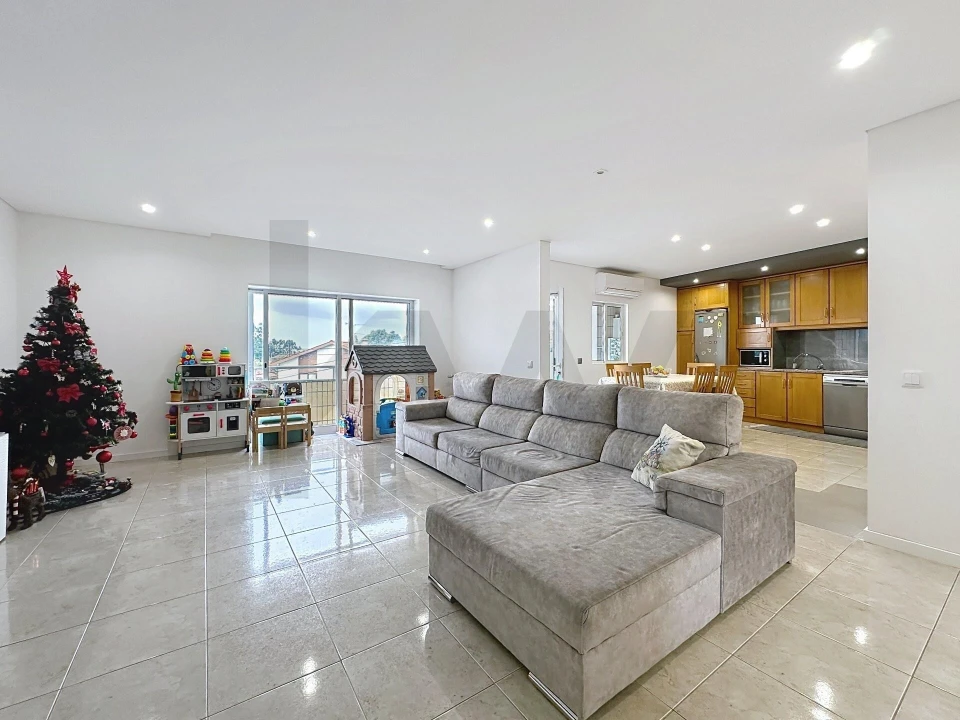 Apartamento T2 para Venda em Escapães Foto 1