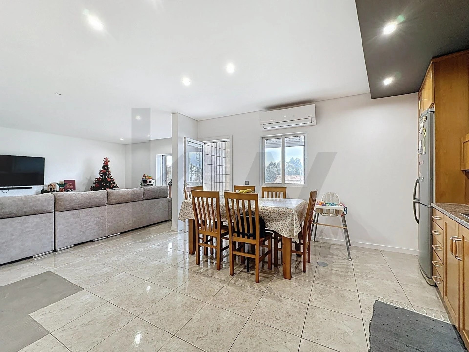 Apartamento T2 para Venda em Escapães Foto 5