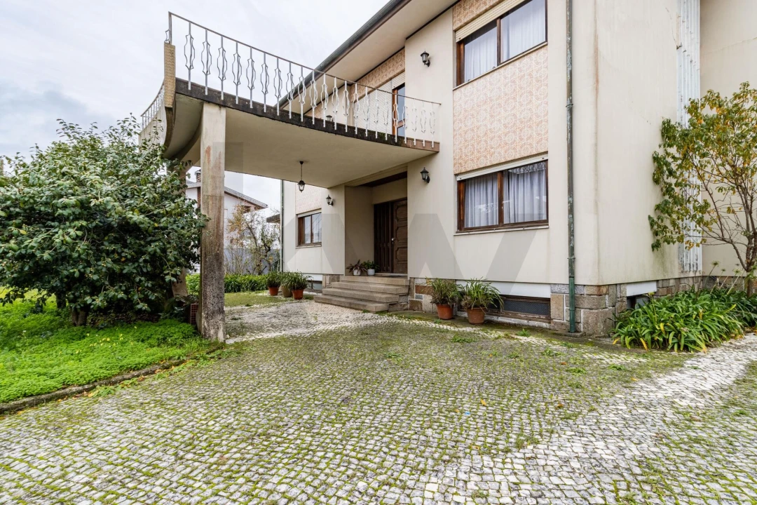 Moradia T4 para Venda em Escapães Foto 4