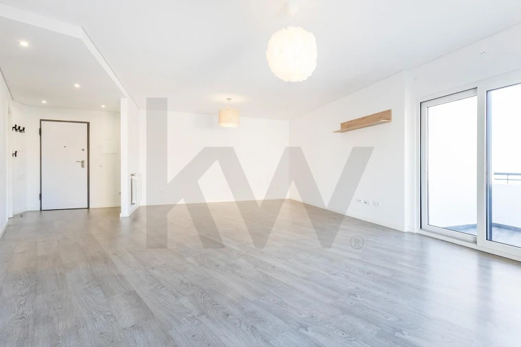 Apartamento T3 para Arrendamento em Carcavelos e Parede Foto 3