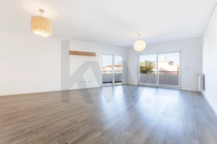 Apartamento T3 para Arrendamento em Carcavelos e Parede Foto 4