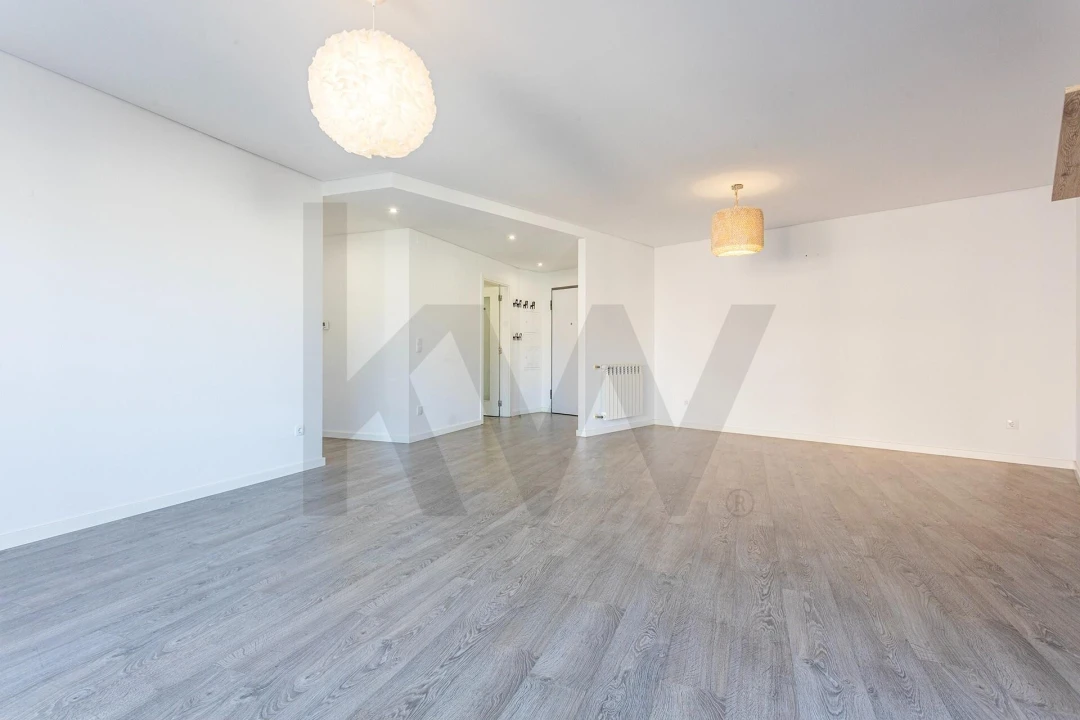 Apartamento T3 para Arrendamento em Carcavelos e Parede Foto 5