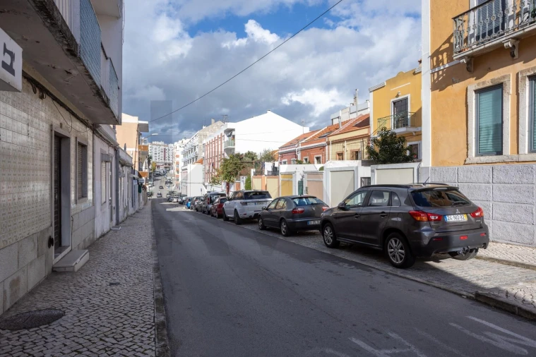 Prédio para Venda em Setubal (São Sebastião) Foto 2