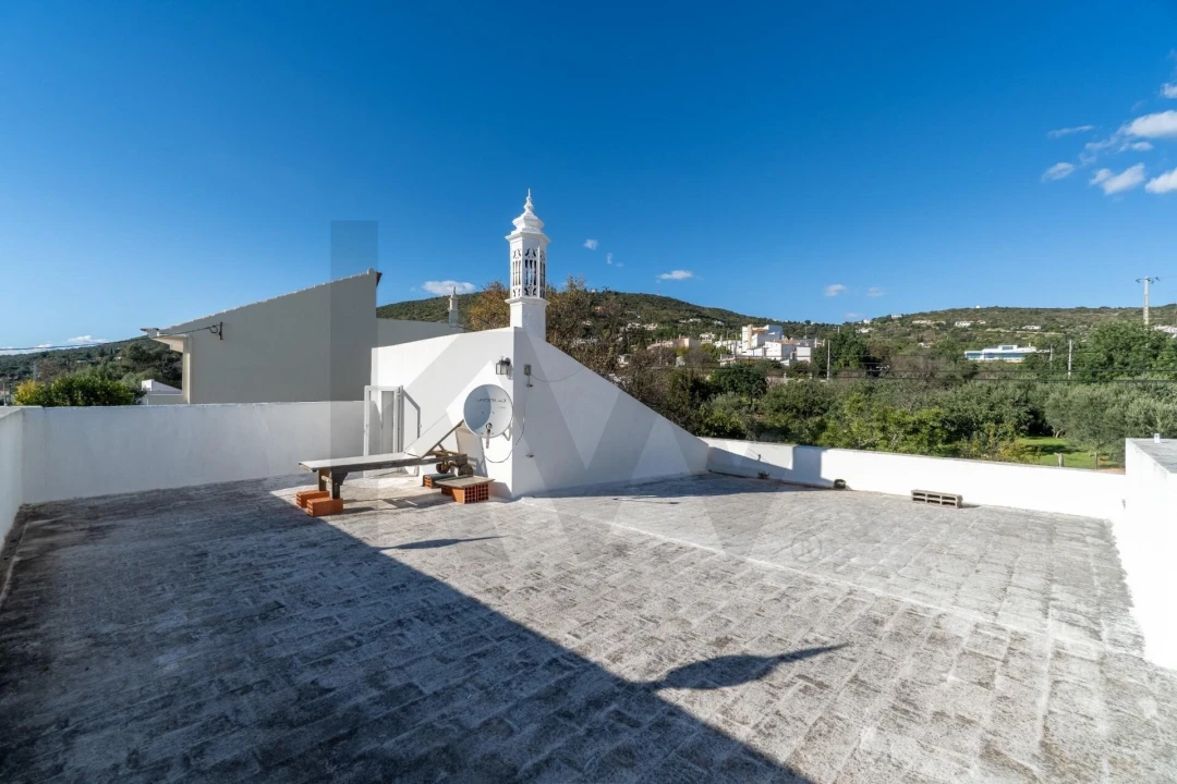 Moradia T4 para Venda em Santa Barbara de Nexe Foto 29