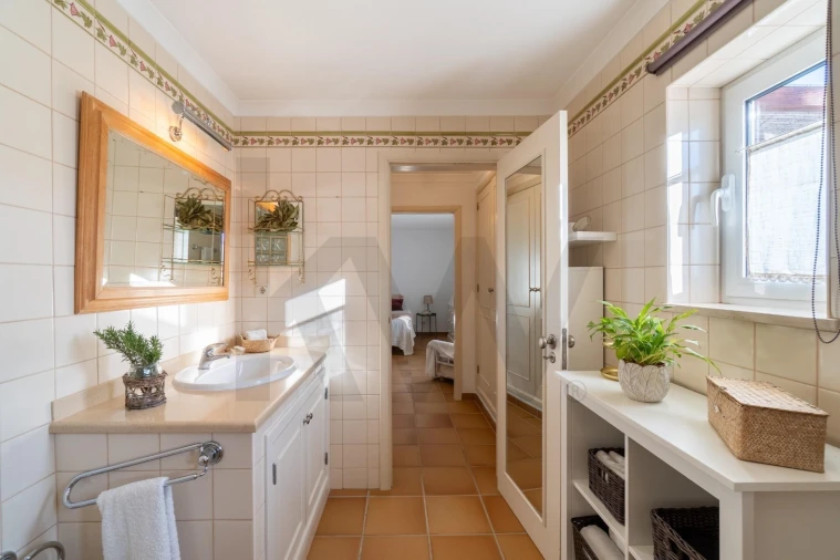 Moradia T4 para Venda em Santa Barbara de Nexe Foto 15