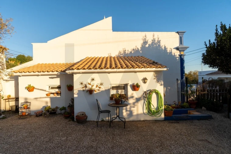 Moradia T4 para Venda em Santa Barbara de Nexe Foto 36