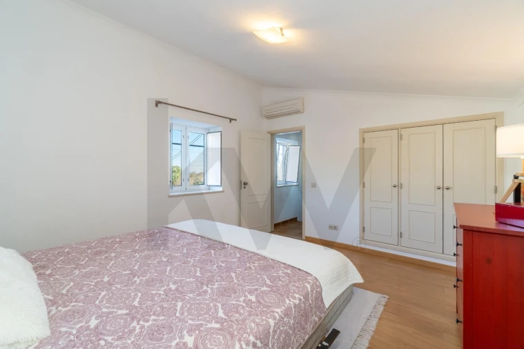 Moradia T4 para Venda em Santa Barbara de Nexe Foto 22