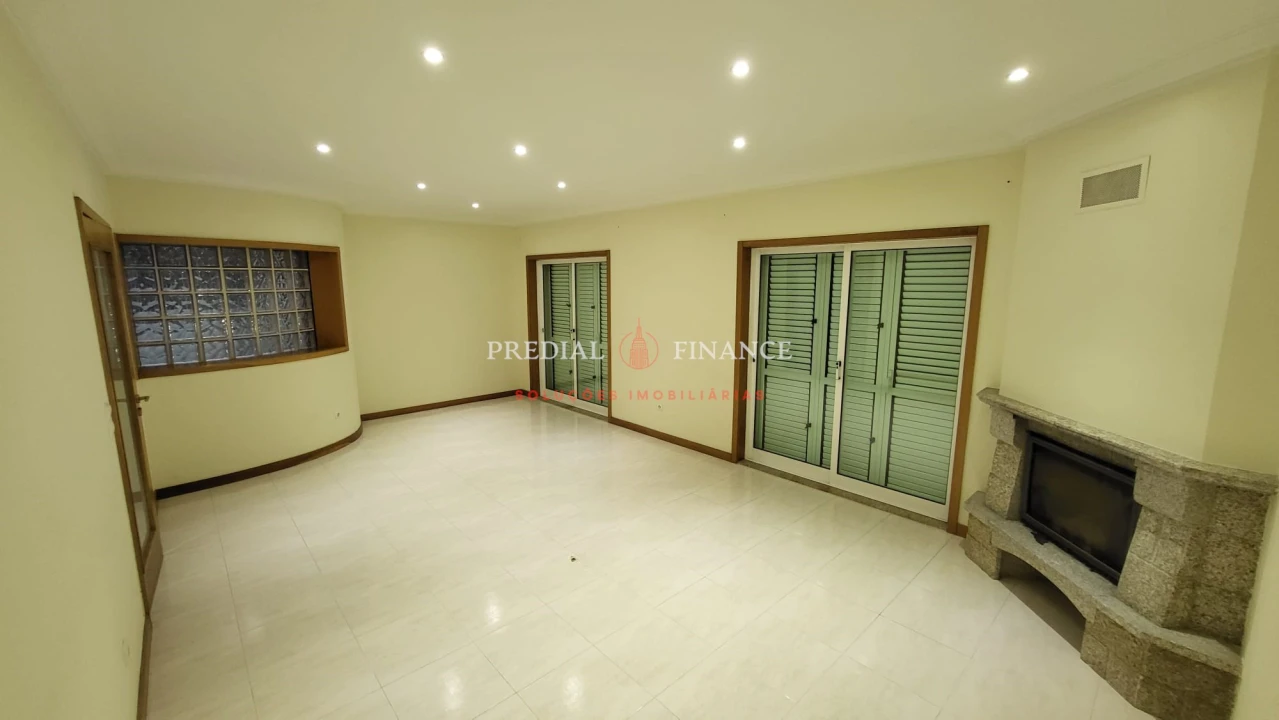 Moradia T4 para Venda em Castêlo da Maia Foto 4