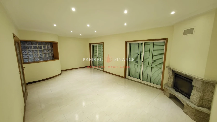 Moradia T4 para Venda em Castêlo da Maia Foto 4