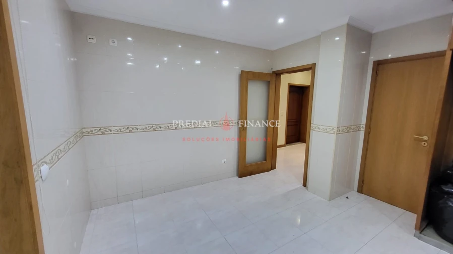 Moradia T4 para Venda em Castêlo da Maia Foto 8