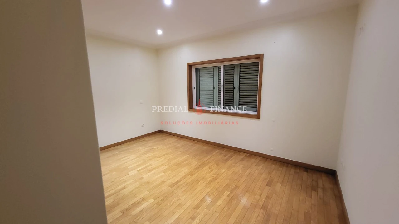 Moradia T4 para Venda em Castêlo da Maia Foto 20