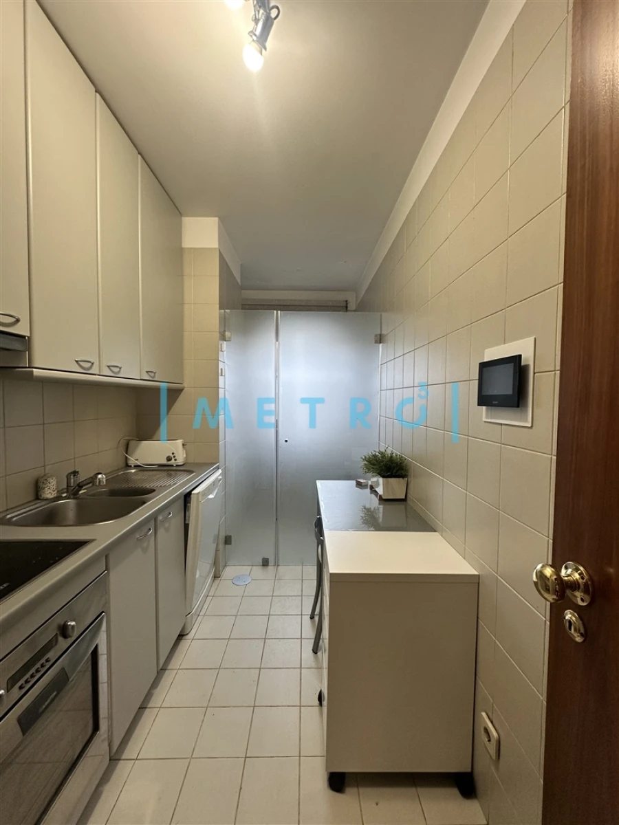 Apartamento T1 para Arrendamento em Aldoar, Foz do Douro e Nevogilde Foto 6