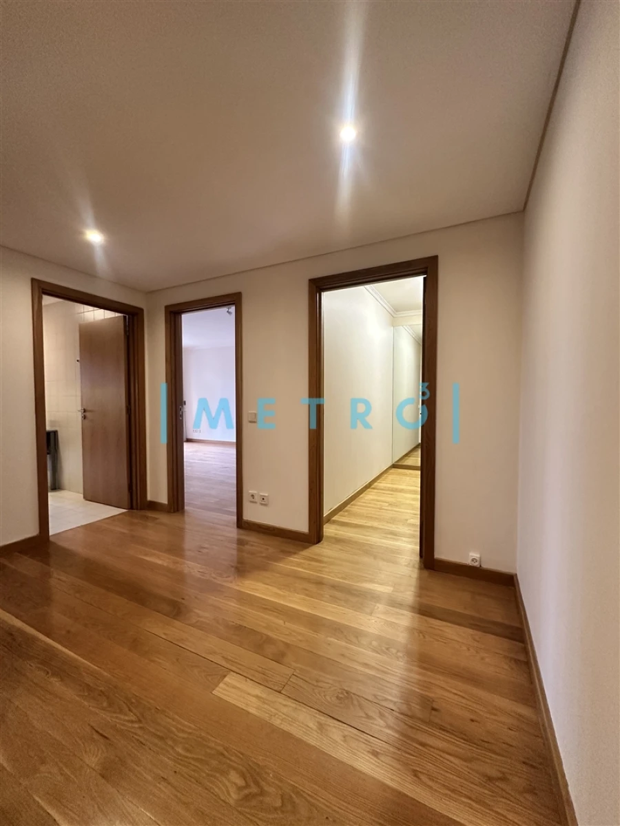 Apartamento T1 para Arrendamento em Aldoar, Foz do Douro e Nevogilde Foto 3