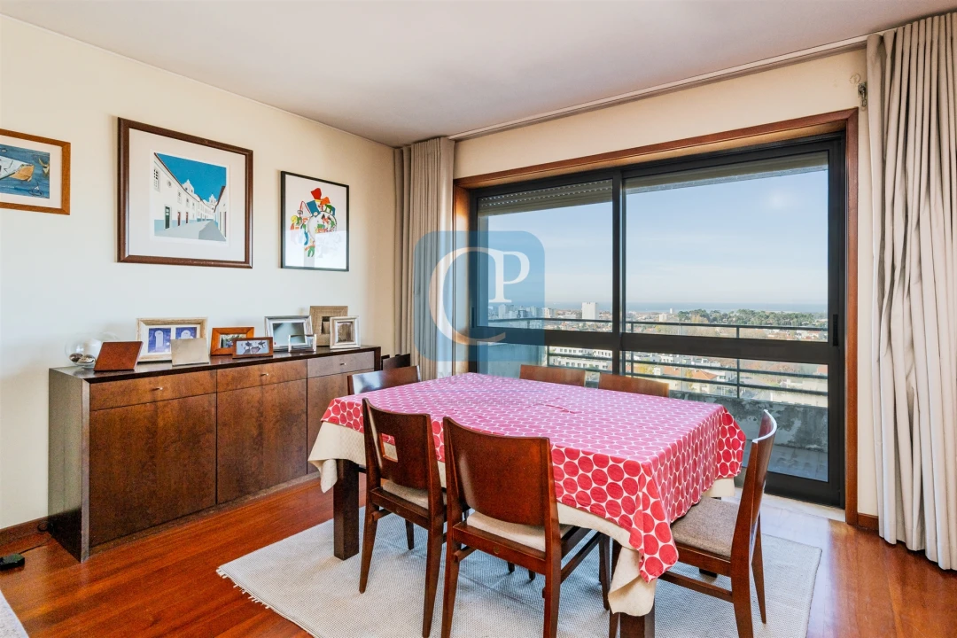 Apartamento T4 para Venda em Ramalde Foto 9