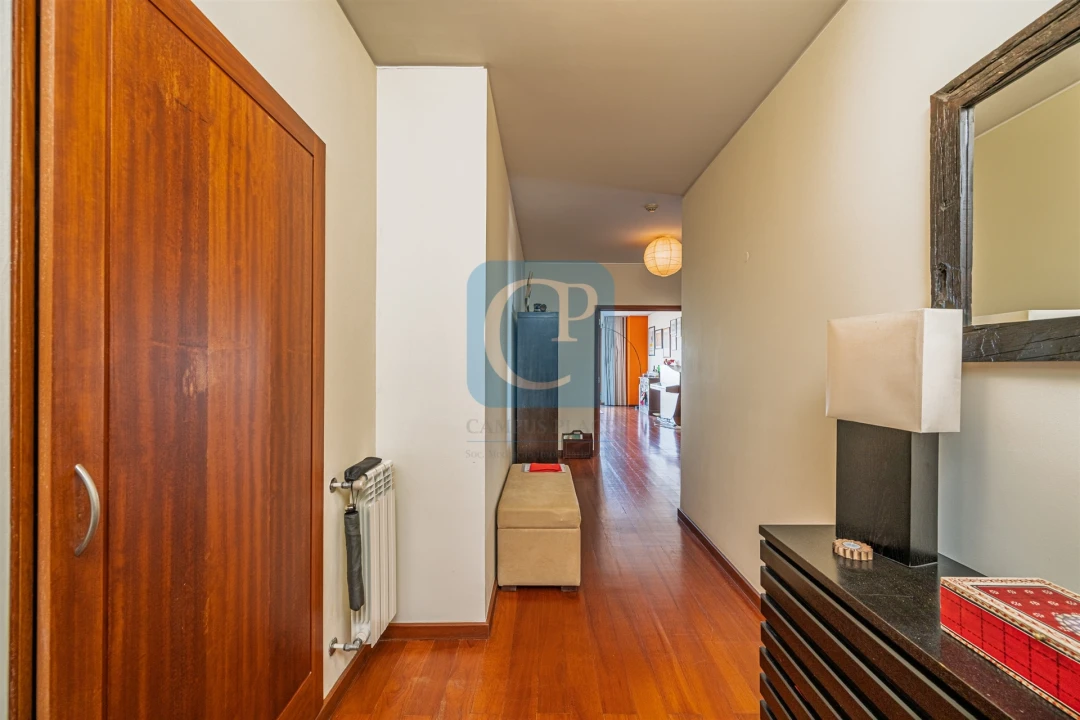 Apartamento T4 para Venda em Ramalde Foto 2