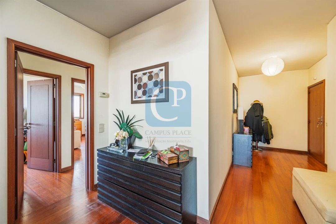 Apartamento T4 para Venda em Ramalde Foto 4