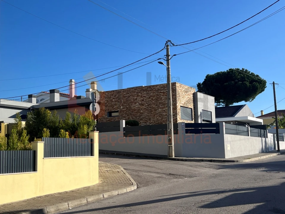 Moradia T3 para Venda em Fernao Ferro Foto 31