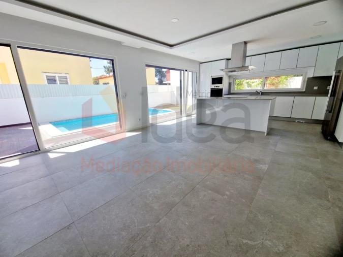 Moradia T3 para Venda em Fernao Ferro Foto 9