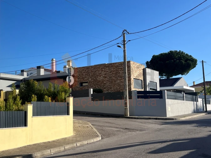 Moradia T3 para Venda em Fernao Ferro Foto 31