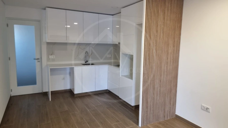 Moradia T2 para Venda em Creixomil Foto 3