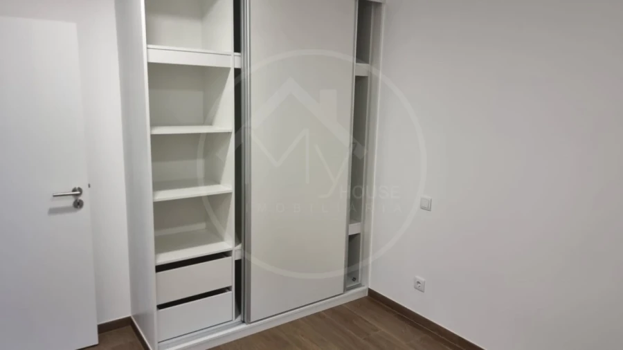 Moradia T2 para Venda em Creixomil Foto 6