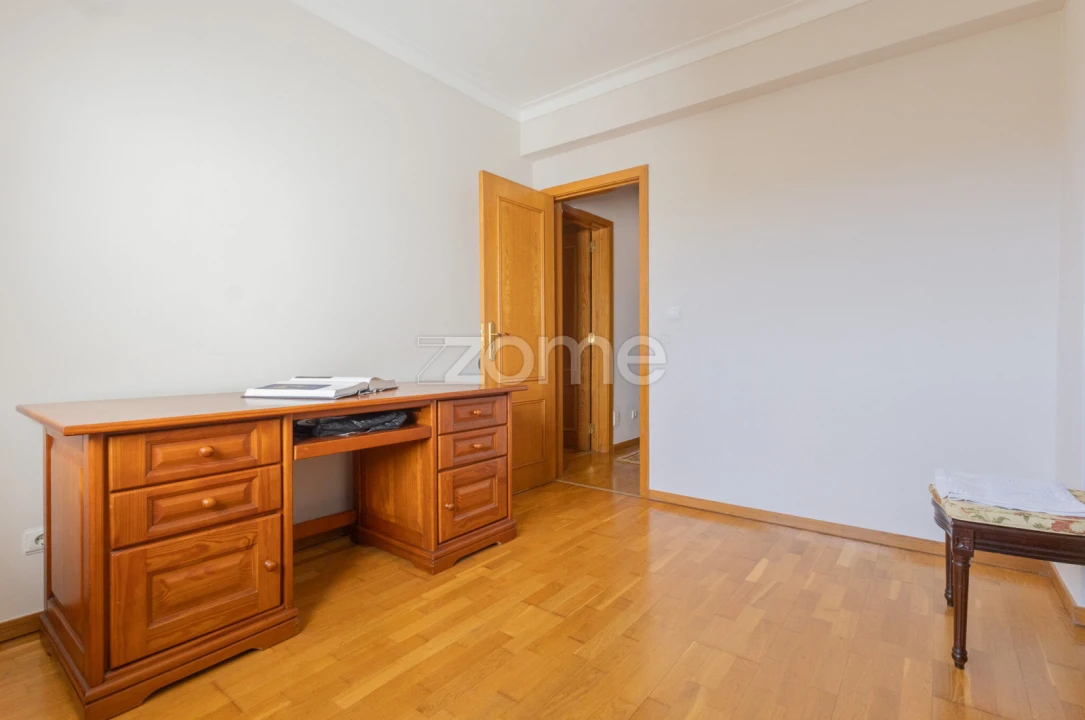 Moradia T6 para Venda em Rio de Mouro Foto 32