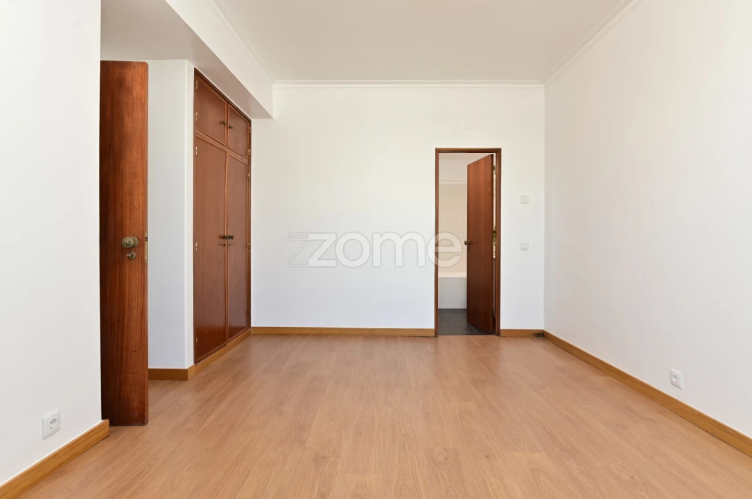 Apartamento T3 para Arrendamento em Oeiras e São Julião da Barra, Paço de Arcos e Caxias Foto 13