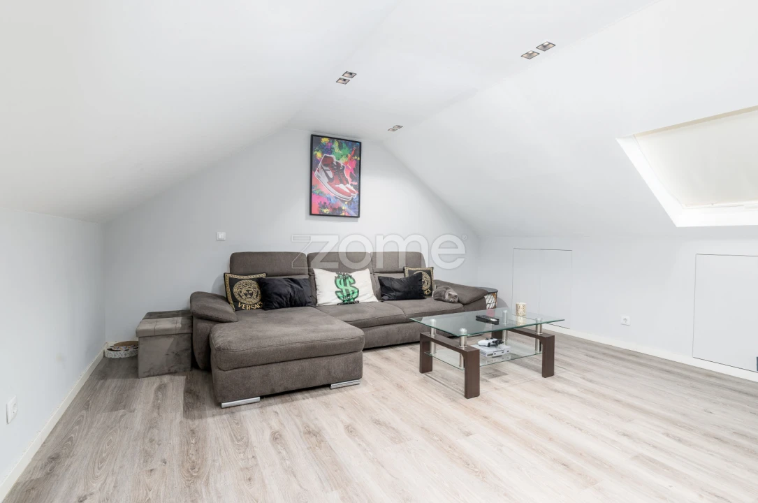 Apartamento T3 para Venda em Queluz e Belas Foto 1