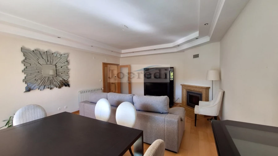 Apartamento T2 para Venda em Carcavelos e Parede Foto 7