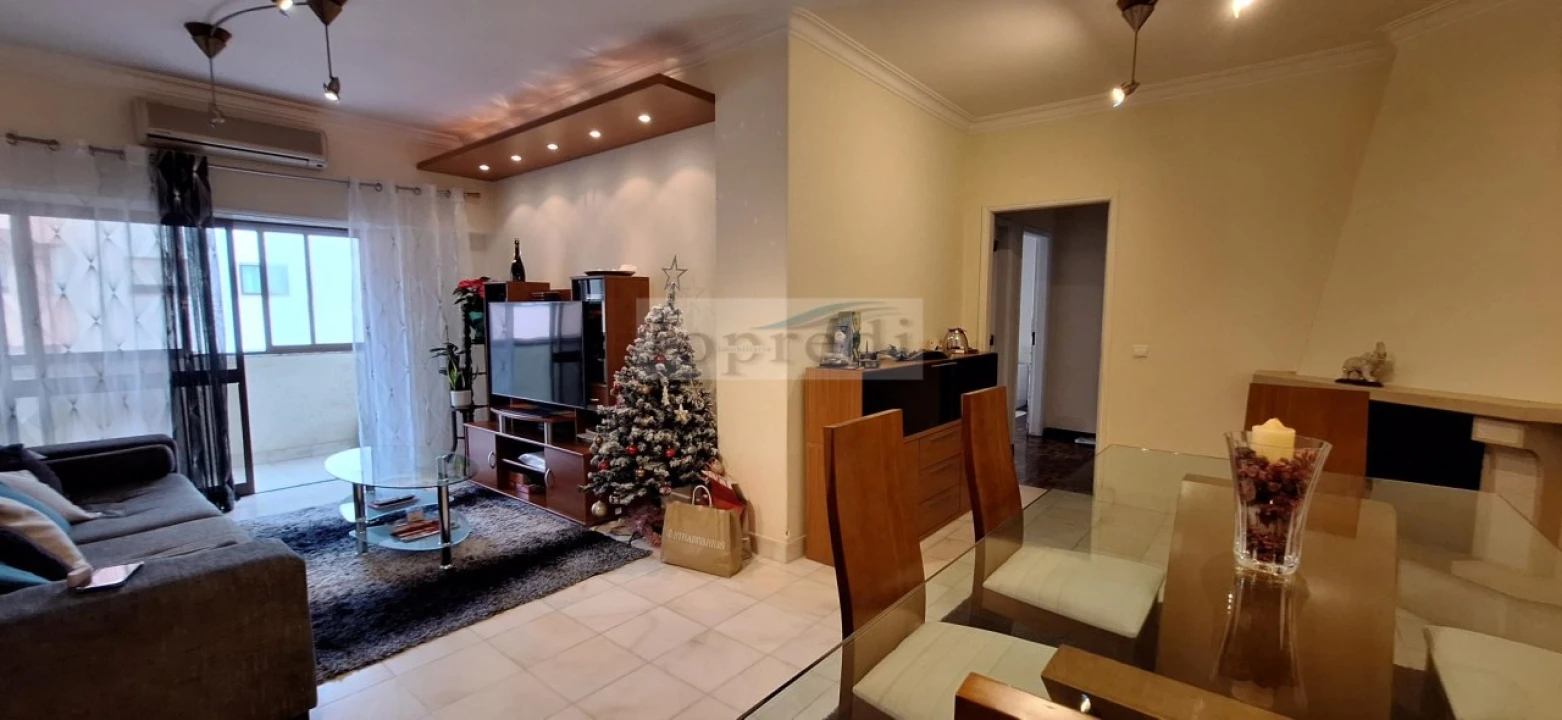 Apartamento T2 para Venda em São Domingos de Rana Foto 2