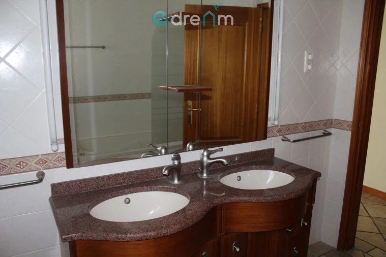 Moradia T3 para Venda em Sesimbra (Castelo) Foto 12