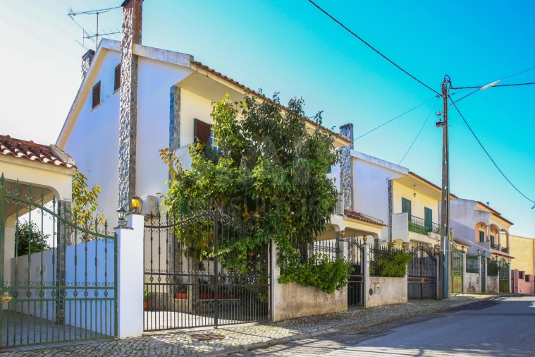 Moradia T3 para Venda em Carregado e Cadafais Foto 8