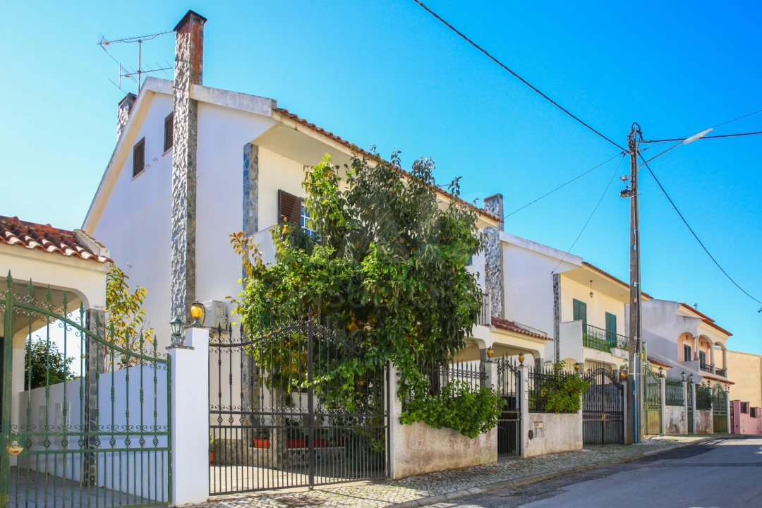 Moradia T3 para Venda em Carregado e Cadafais Foto 3