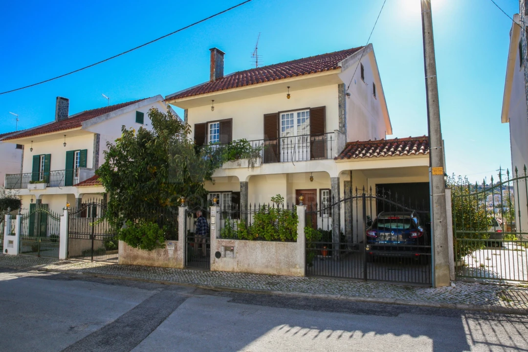 Moradia T3 para Venda em Carregado e Cadafais Foto 2