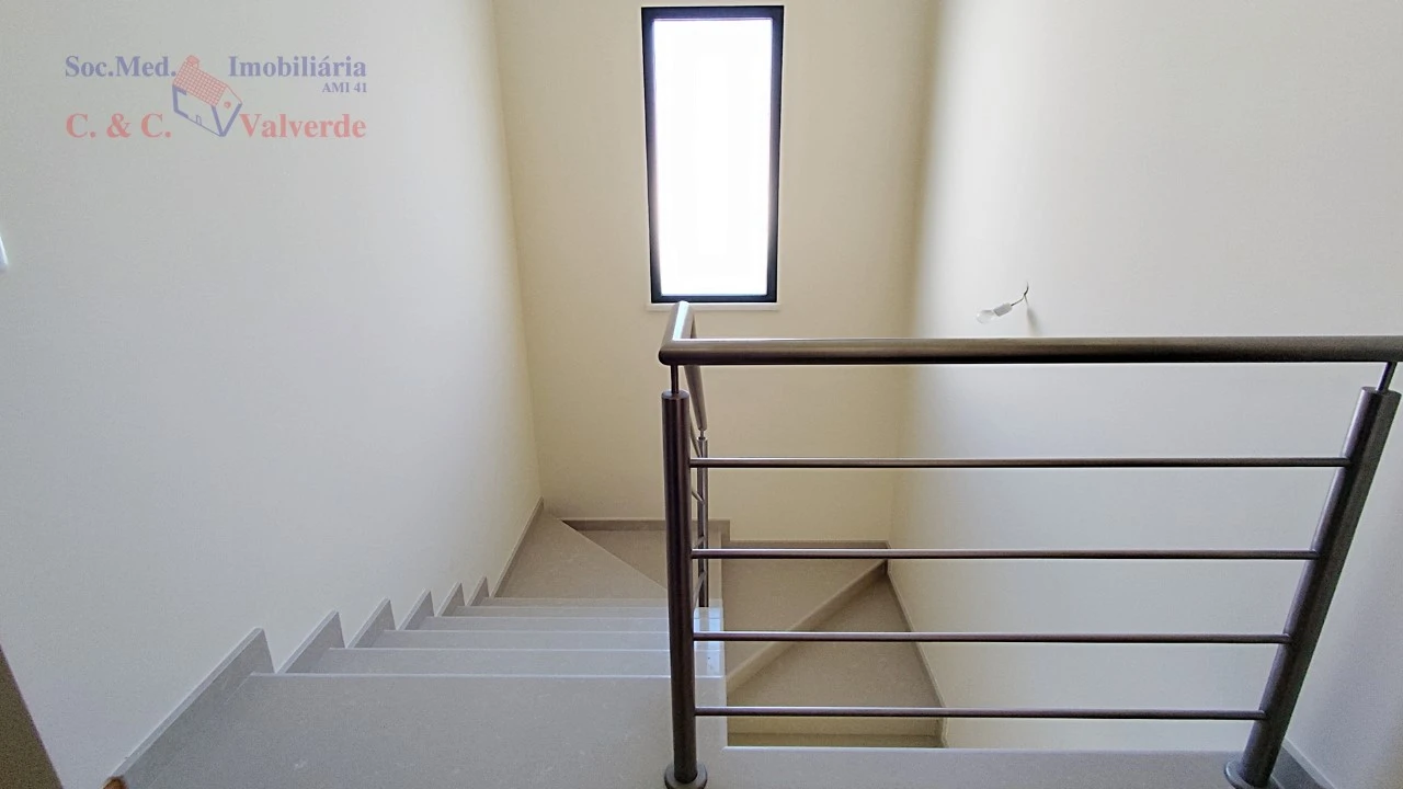 Moradia T4 para Venda em Silveira Foto 17