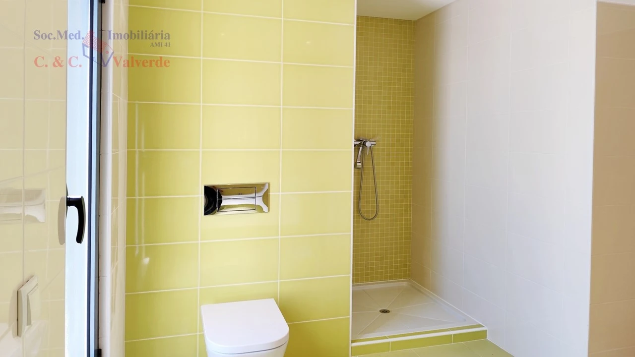 Moradia T4 para Venda em Silveira Foto 23